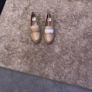 DV by Dolce Vita Women's Beige Loafers with Chain Detail